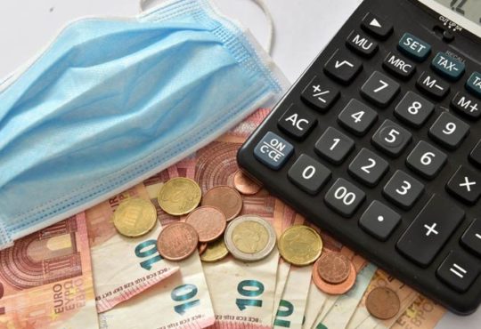 Angehäuftes Geld durch Corona-Pandemie