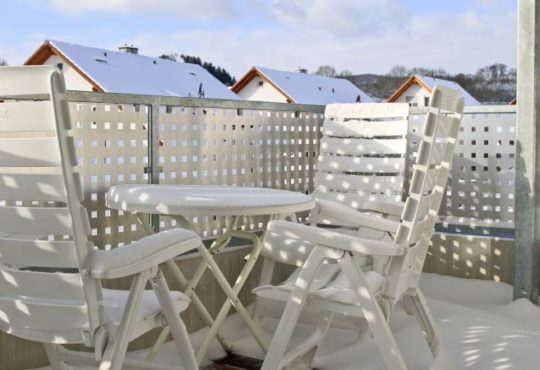 Balkon winterfest machen