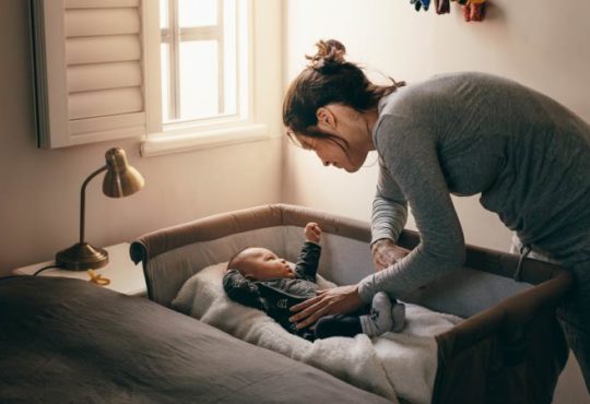 Das Beistellbett: Die sicherste Schlafstätte für Babys?