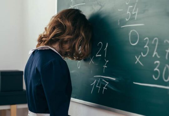 Dutzende Kinder bleiben sitzen