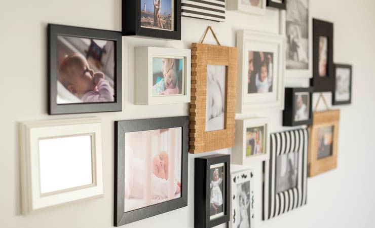 Eigene Geschichte auf einer Fotowand