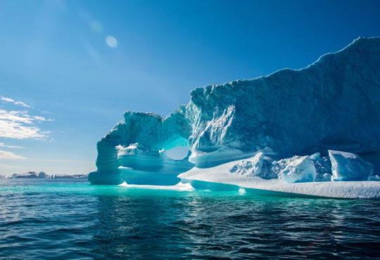 Eisverluste in Grönland durch strahlenden Sonnenschein