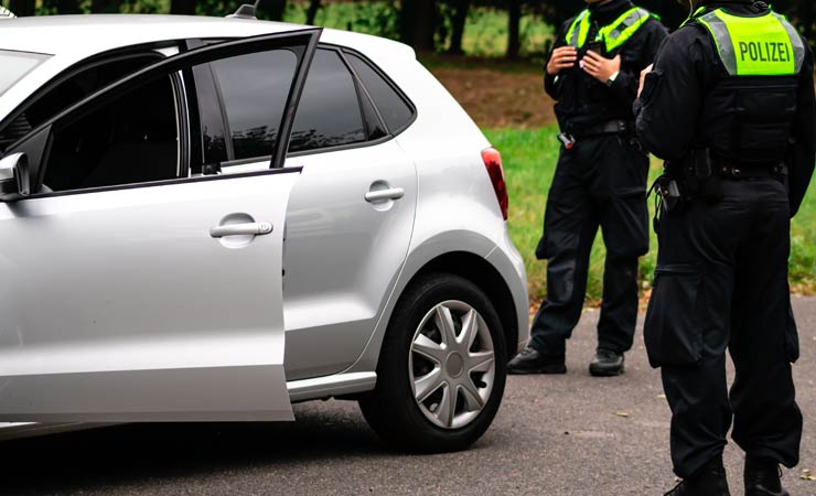 Gegenstände, die niemals im Auto mitgeführt werden dürfen