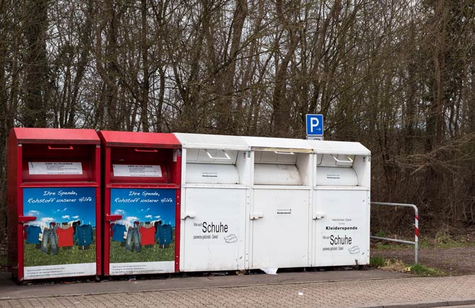 Hilfsorganisationen ziehen Altkleidercontainer ab