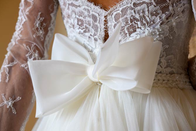 Hochzeitskleid mit großer Schleife