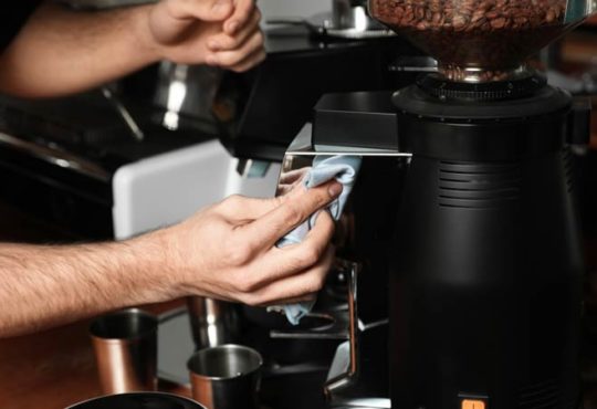 Kaffeemaschine zuhause in Stand halten