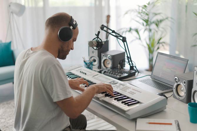 The keyboard is a good alternative to the piano