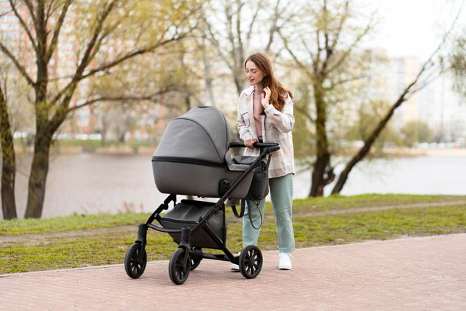 Kinderwagen als klassisches Transportmittel