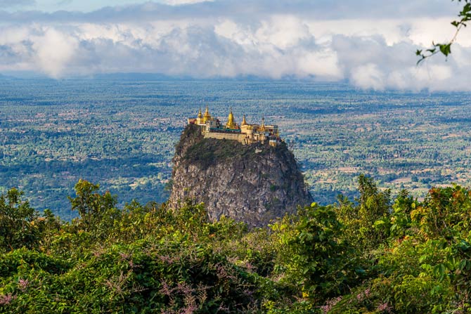 Kloster Taung Kalat auf dem Berg Popa, Myanmar