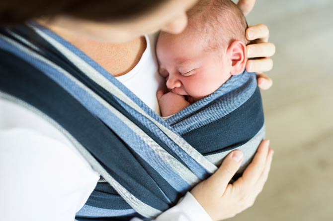 Körperliche Nähe und Geborgenheit mit der Trage