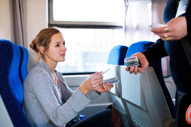 Ticketkontrolle im Zug