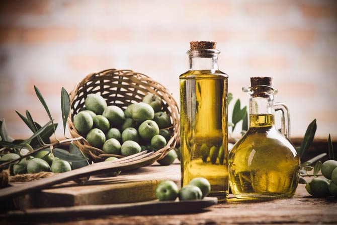 Trinken von Olivenöl